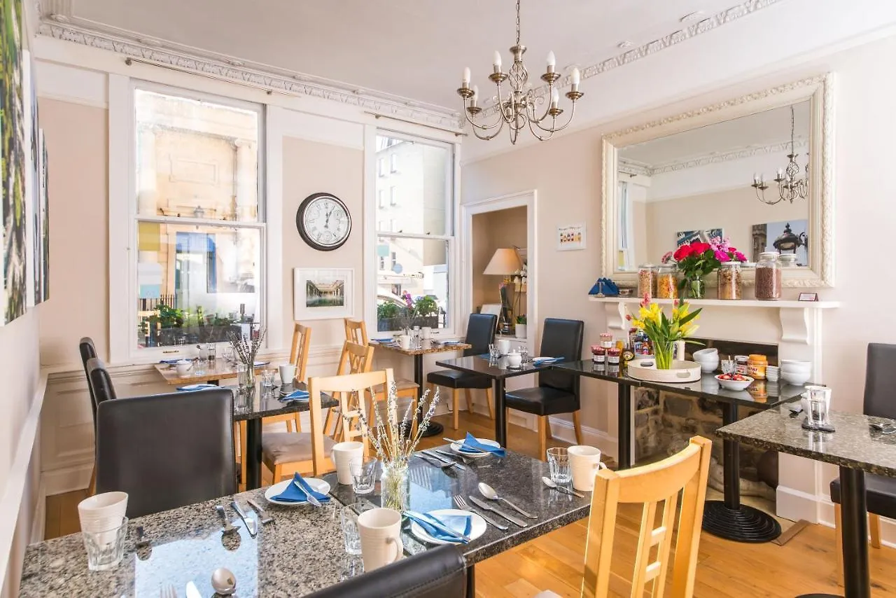 The Henry Guest House Bath 3*,