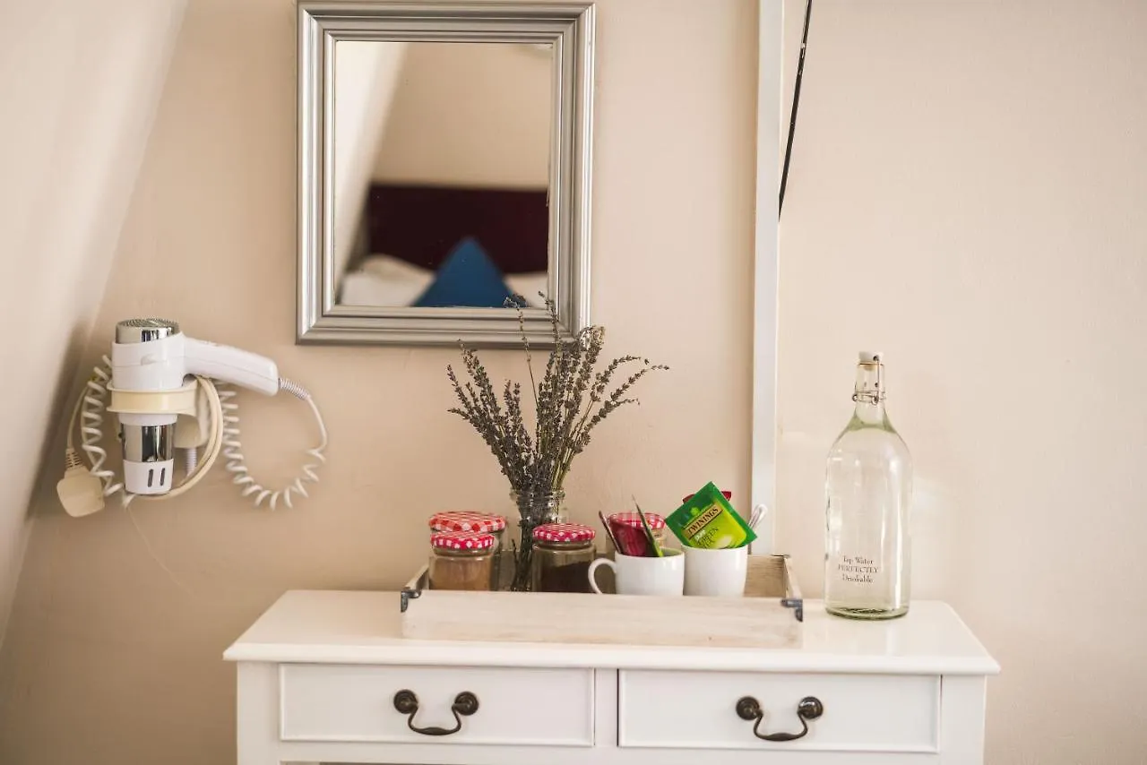 The Henry Guest House Bath